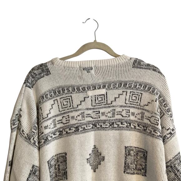 Vintage White Gray Pullover Abstract Grecian Pattern Acrylic Sweater Size Medium - Picture 6 of 16